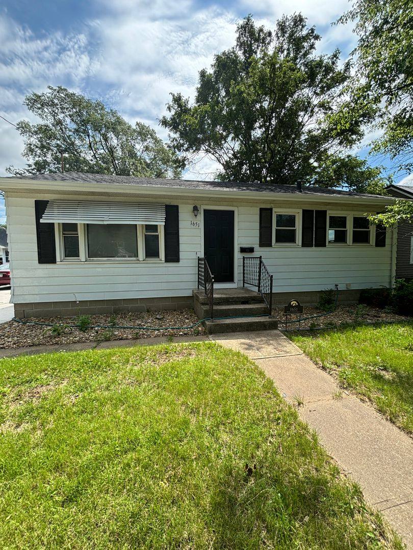 House for rent at 1651 W 11th St, Waterloo, IA 50701