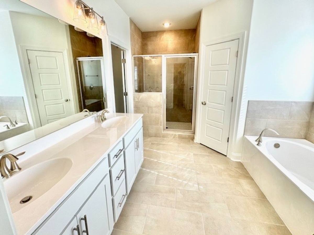 Apartment for rent at 5301 Douglas Dr, Olive Branch, MS 38654