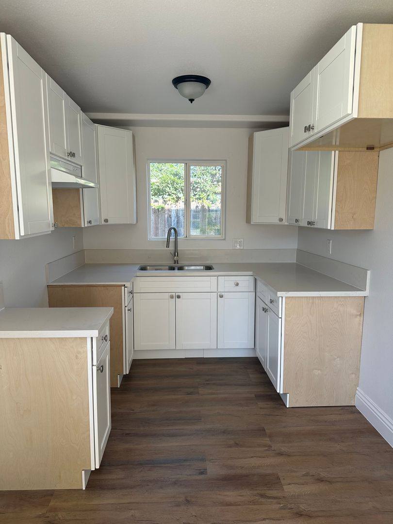 Apartment for rent at 1470 - 1472 E, Los Angeles, CA 90011