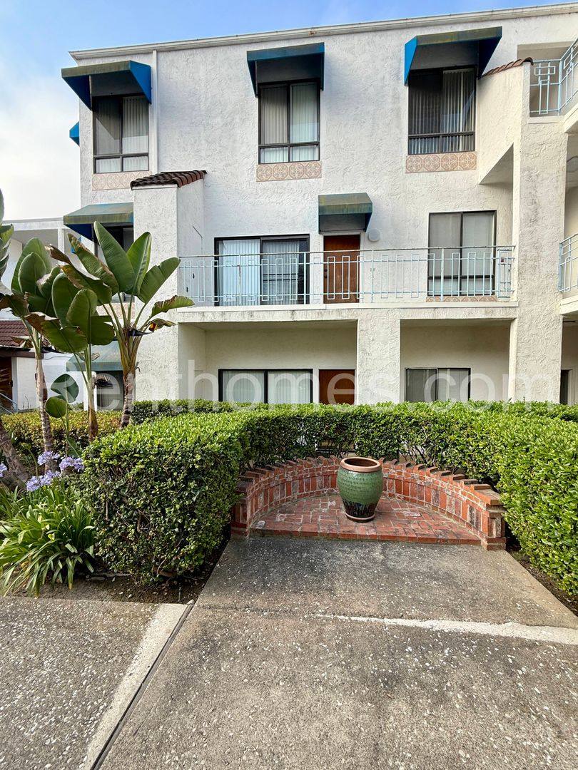 Condo for rent at 8320 Regents Rd, San Diego, CA 92122