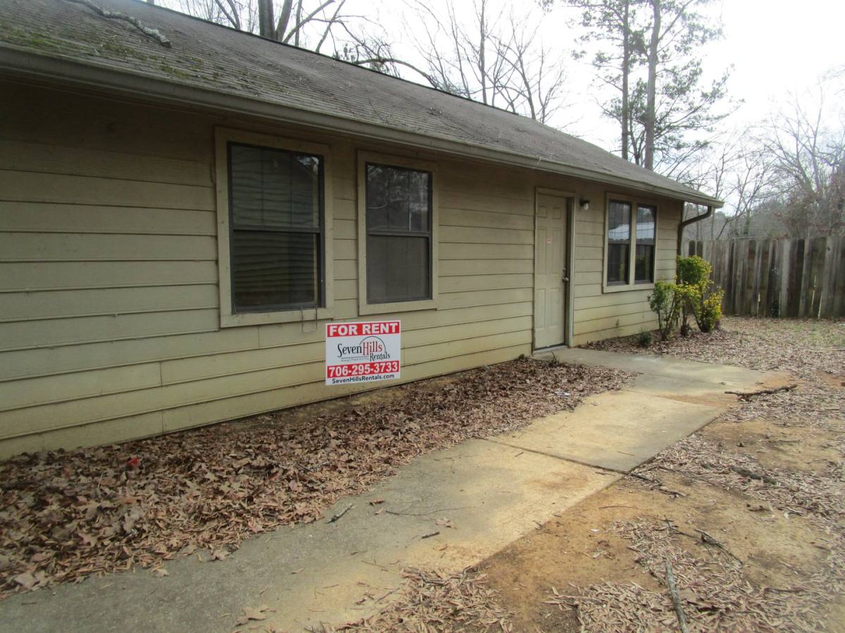 Apartment for rent at 216 Maryland Dr, Rome, GA 30165