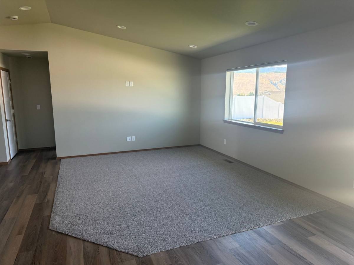 House for rent at 346 S Newton Ave, East Wenatchee, WA 98802