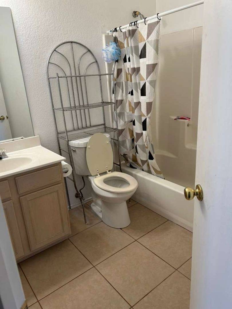 House for rent at 722 Gillon Dr, Arlington, TX 76001