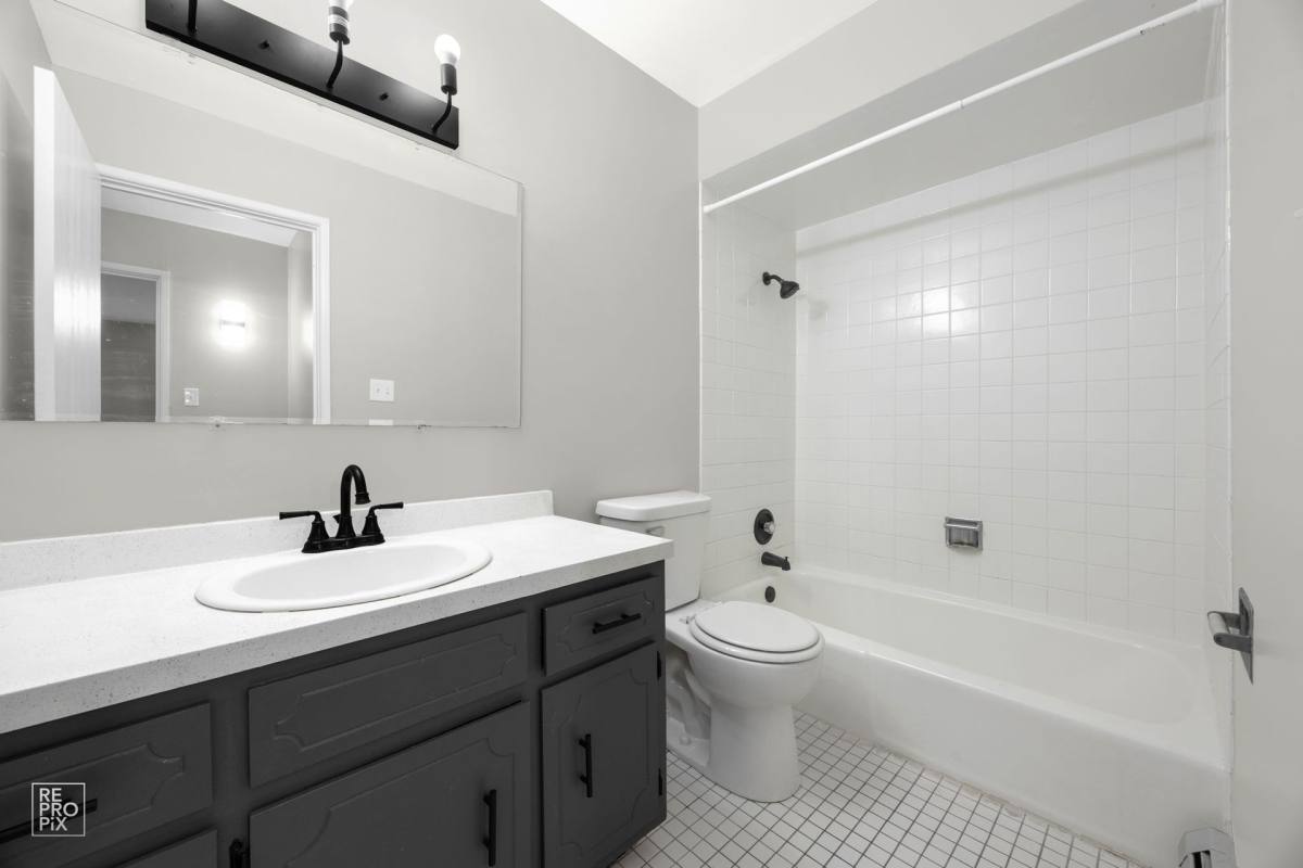 Apartment for rent at 3621 W 119th St, Alsip, IL 60803