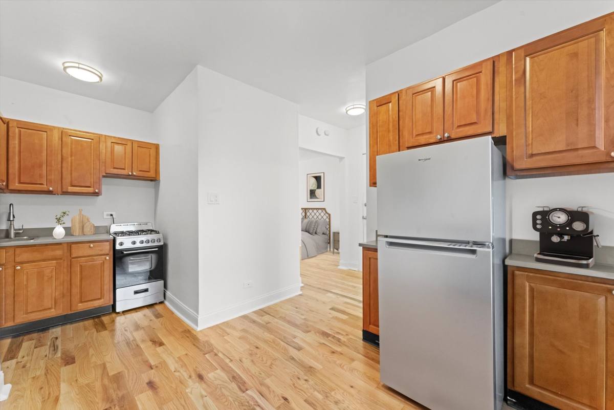 Apartment for rent at 1716 W N Shore Ave, Chicago, IL 60626