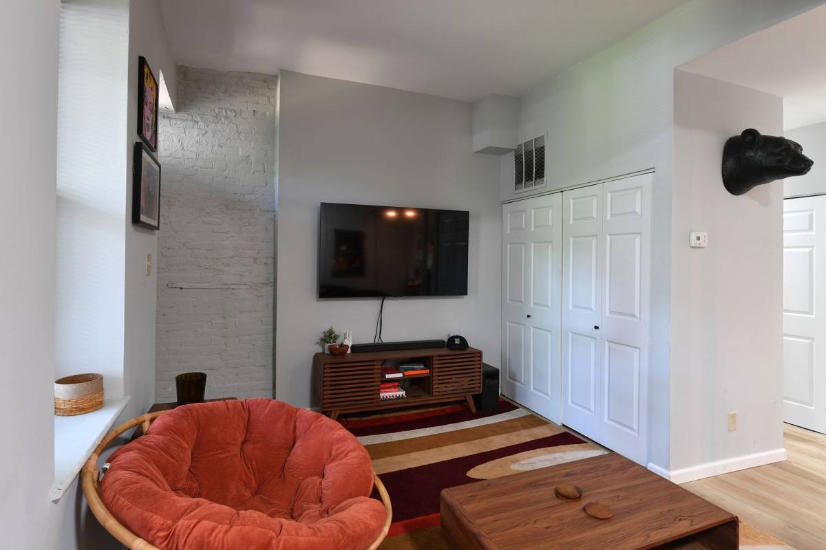 Apartment for rent at 810-A Russell Blvd, Saint Louis, MO 63104
