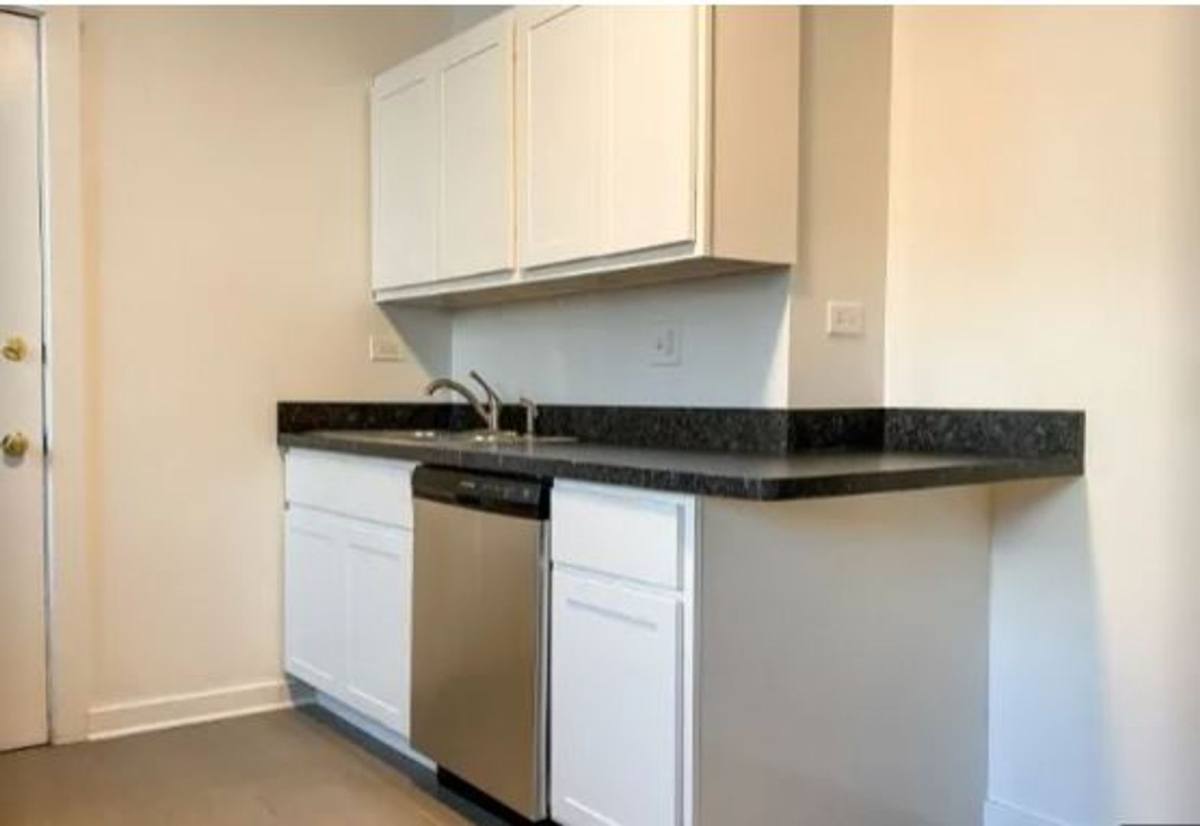 Apartment for rent at 4518-4522 N Greenview Ave, Chicago, IL 60640