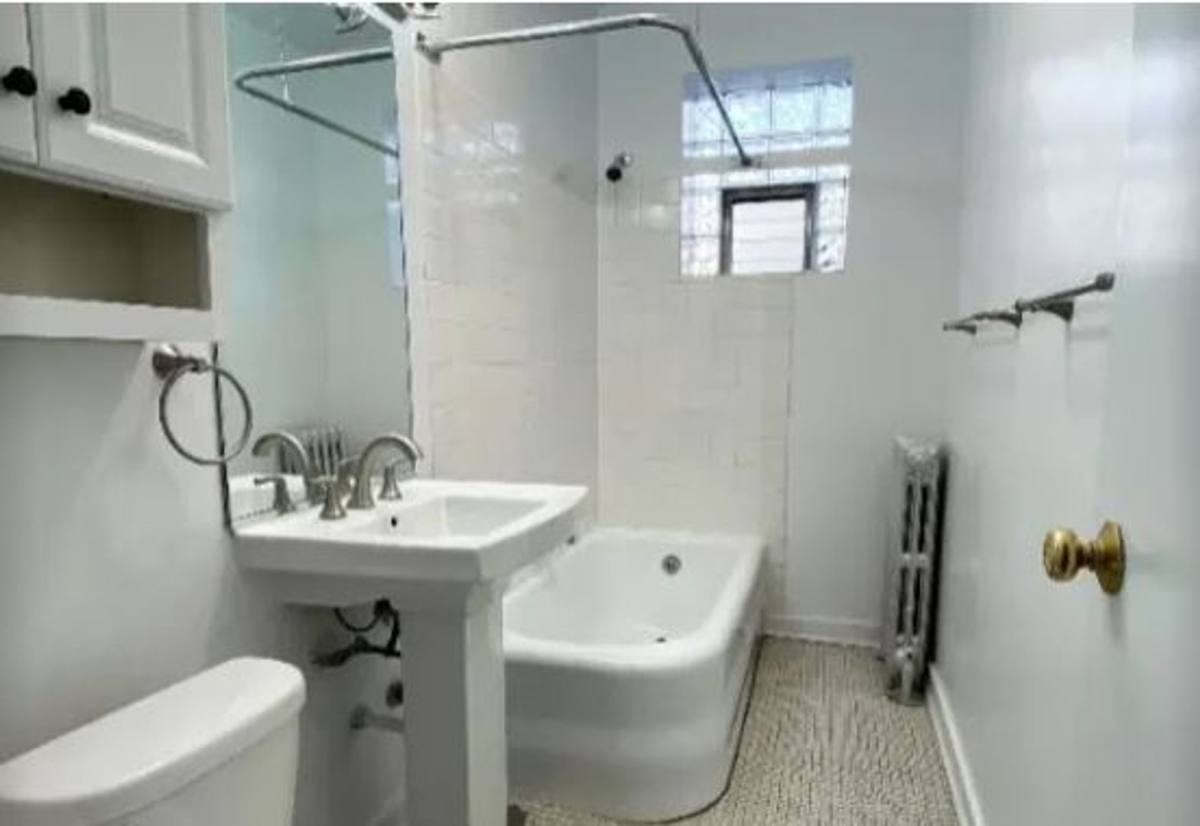 Apartment for rent at 4518-4522 N Greenview Ave, Chicago, IL 60640