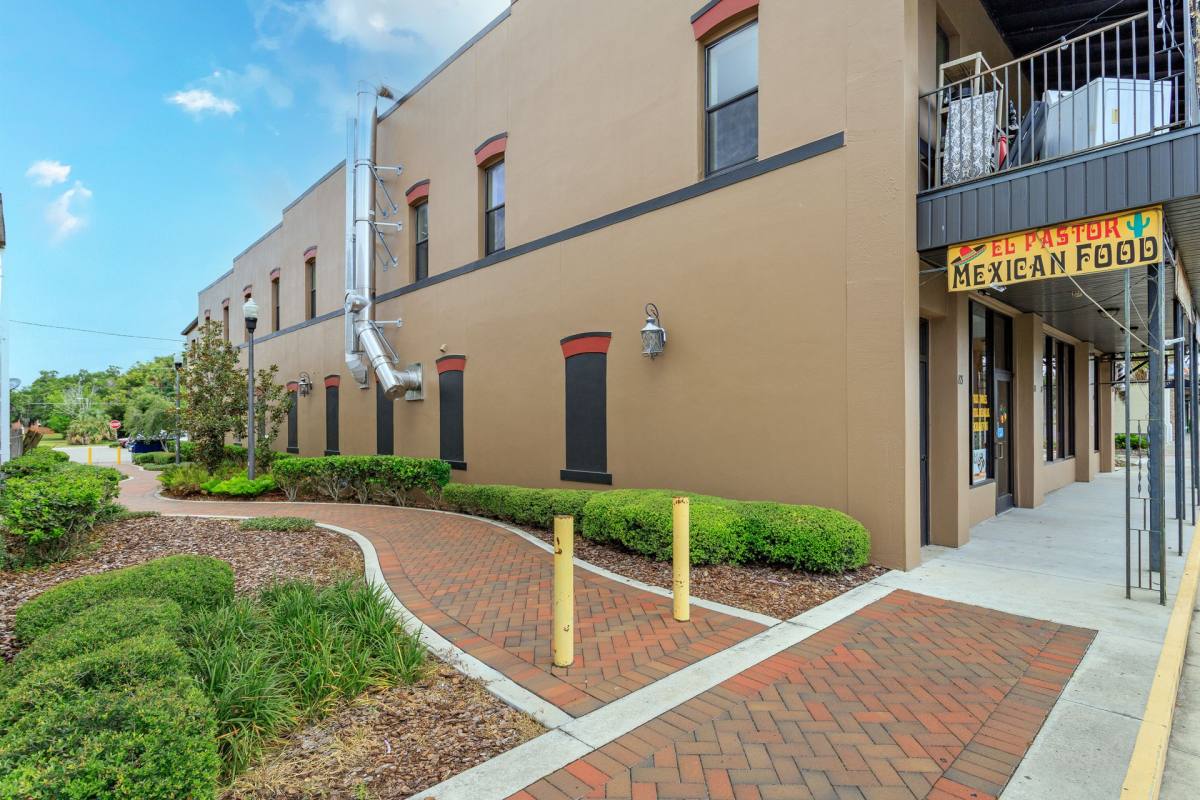 Apartment for rent at 87 N Central Ave, Umatilla, FL 32784