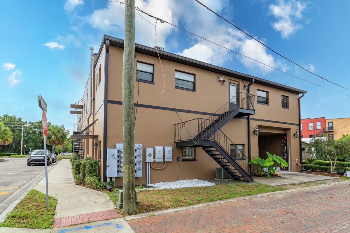 Apartment for rent at 87 N Central Ave, Umatilla, FL 32784