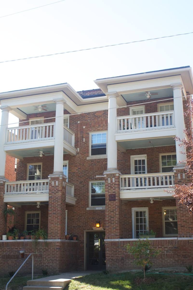 Apartment for rent at 209-225 W 38th St, Kansas City, MO 64111