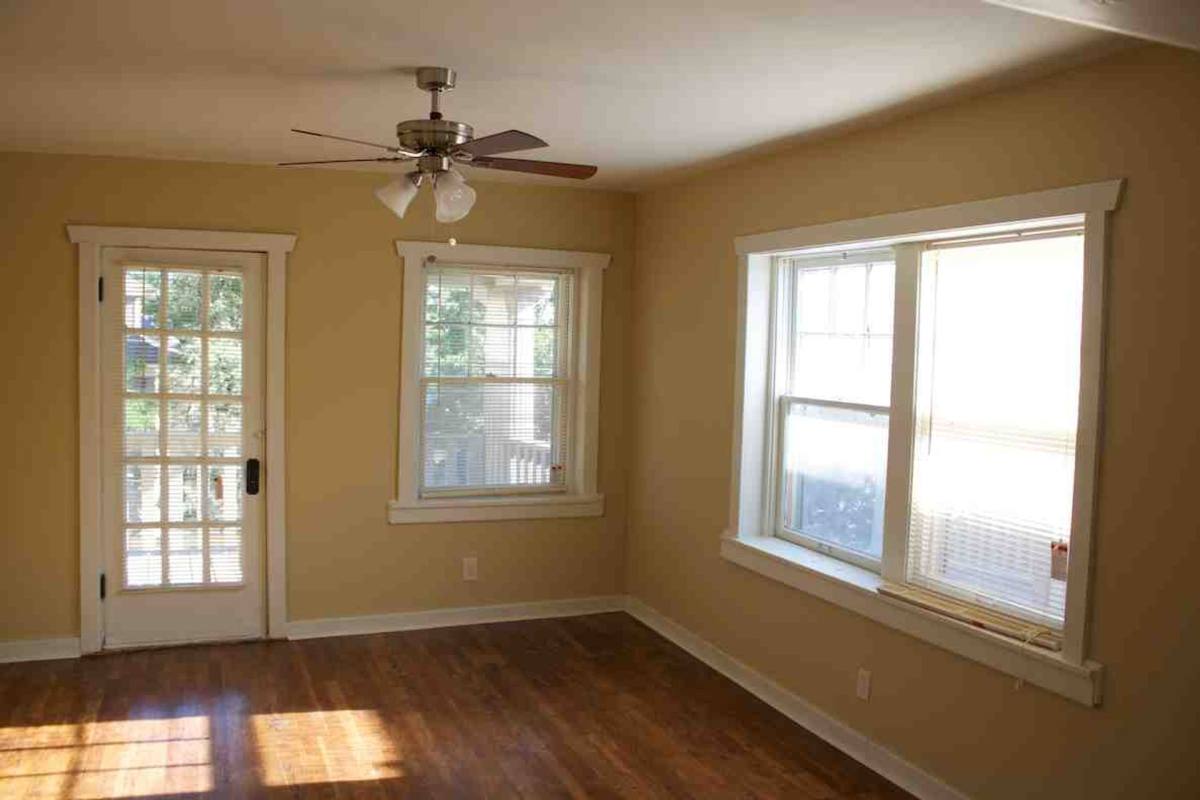 Apartment for rent at 209-225 W 38th St, Kansas City, MO 64111