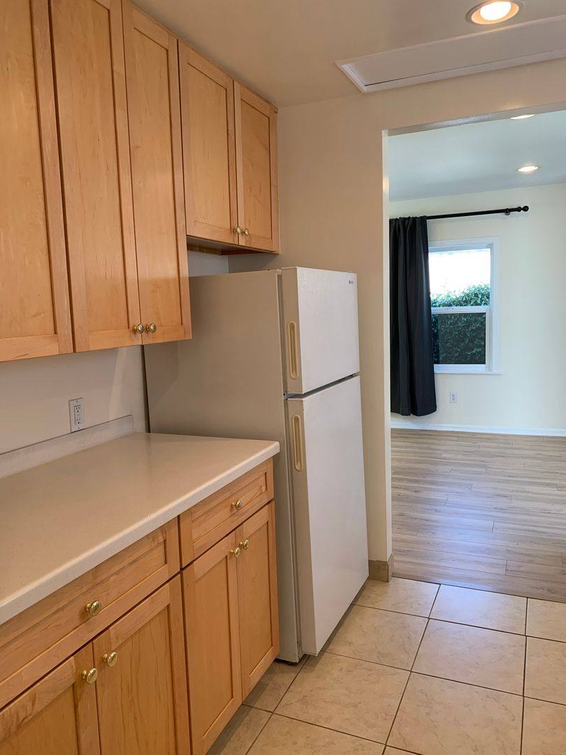 Apartment for rent at 316 Irving Ave, Glendale, CA 91201