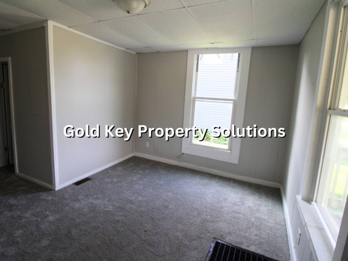 Apartment for rent at 1726-1728 Walnut St, Anderson, IN 46016