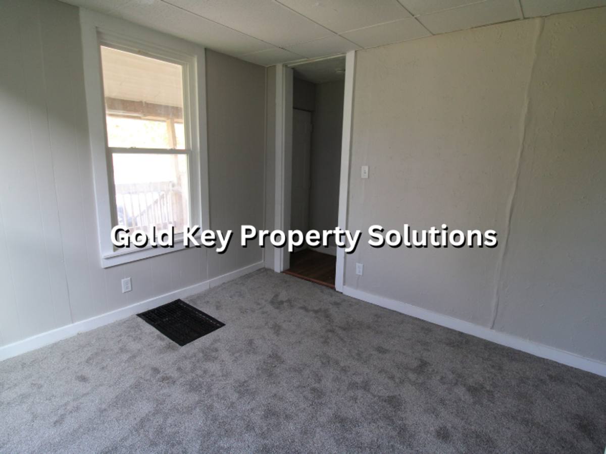 Apartment for rent at 1726-1728 Walnut St, Anderson, IN 46016