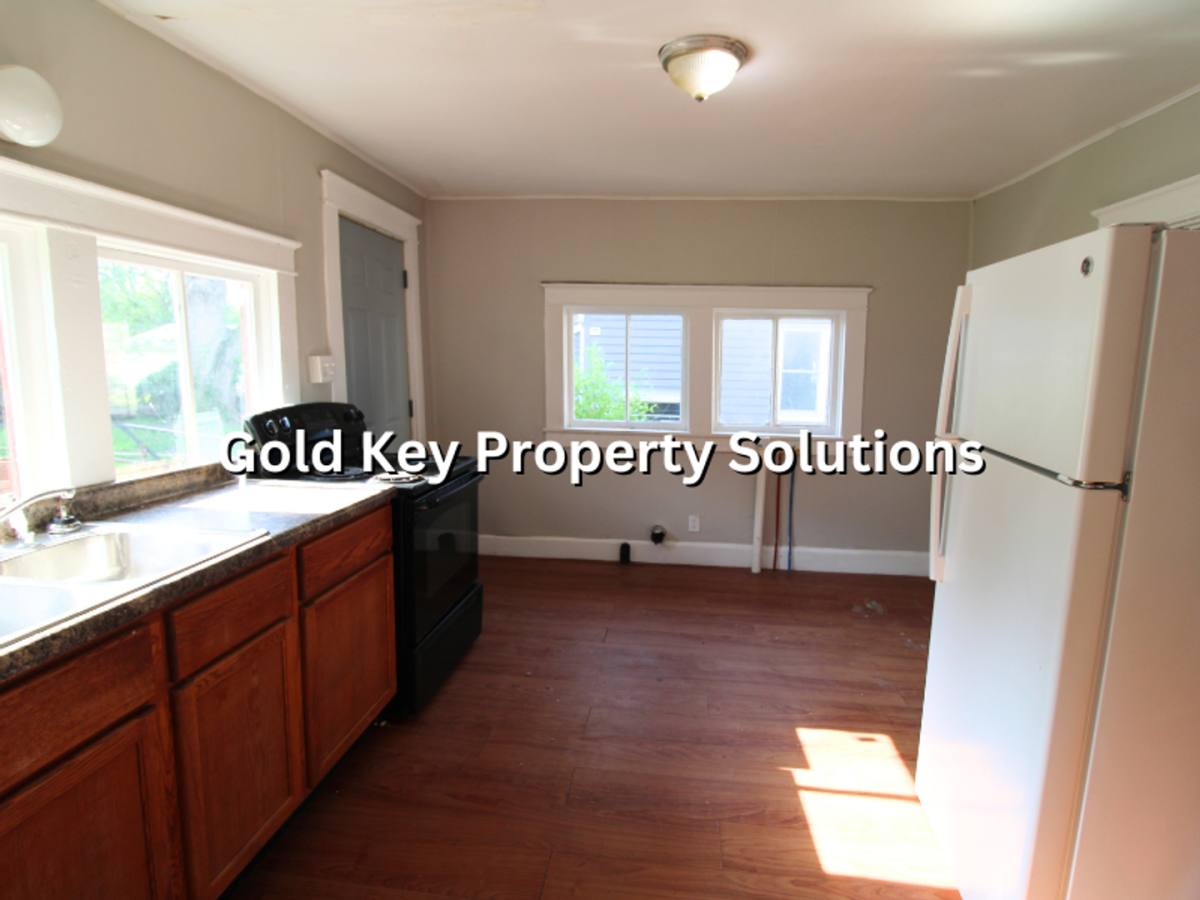 Apartment for rent at 1726-1728 Walnut St, Anderson, IN 46016