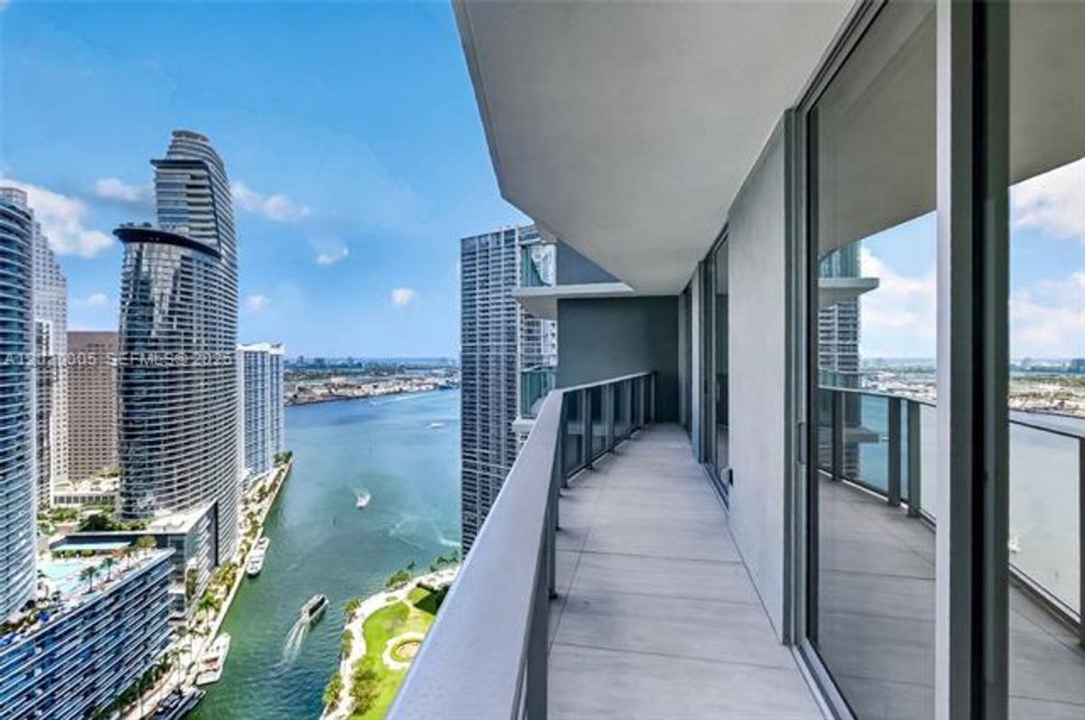 Apartment for rent at 77 5th St, Miami, FL 33131