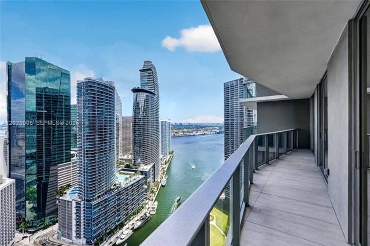 Apartment for rent at 77 5th St, Miami, FL 33131