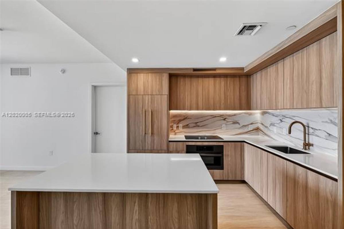 Apartment for rent at 77 5th St, Miami, FL 33131