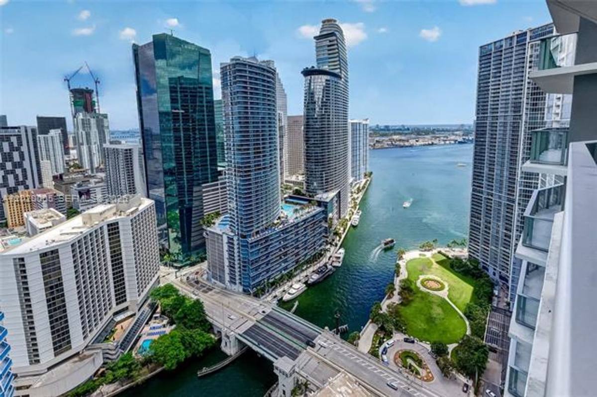 Apartment for rent at 77 5th St, Miami, FL 33131