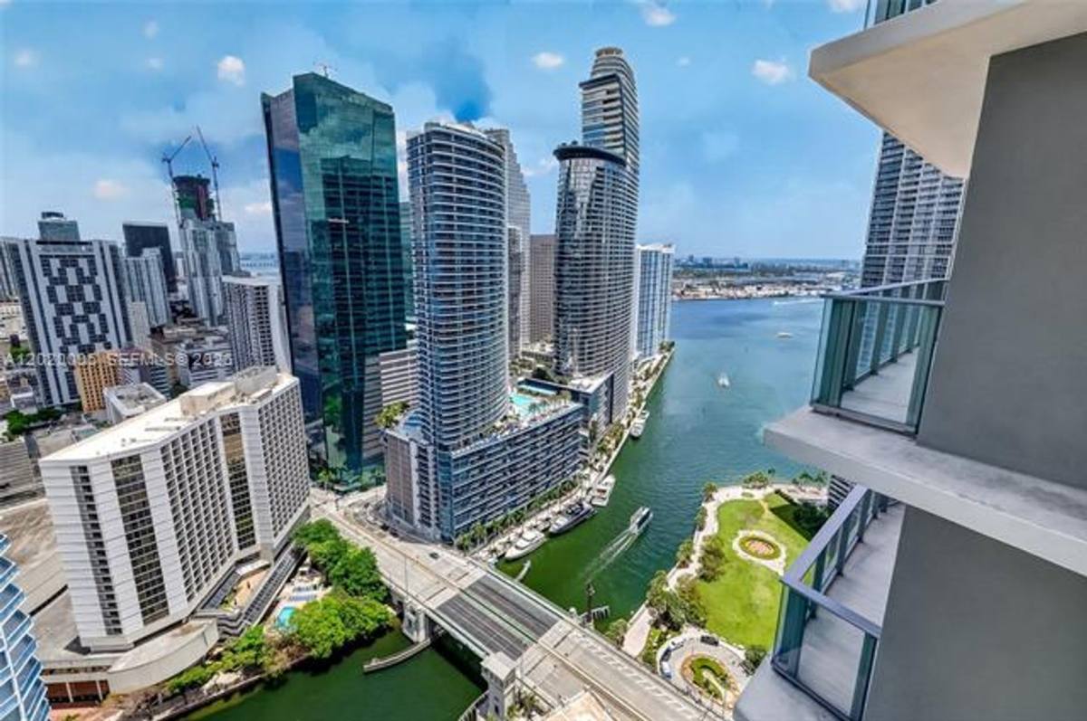 Apartment for rent at 77 5th St, Miami, FL 33131