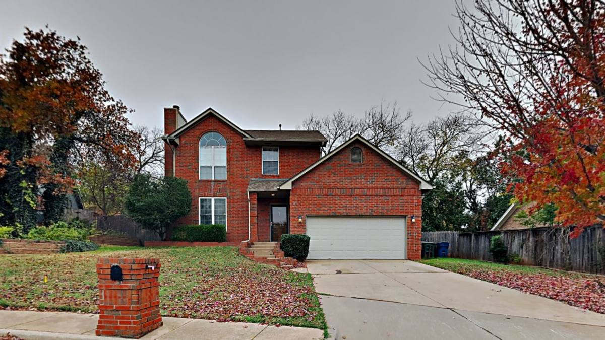 House for rent at 605 Knights Bridge Rd, Edmond, OK 73034