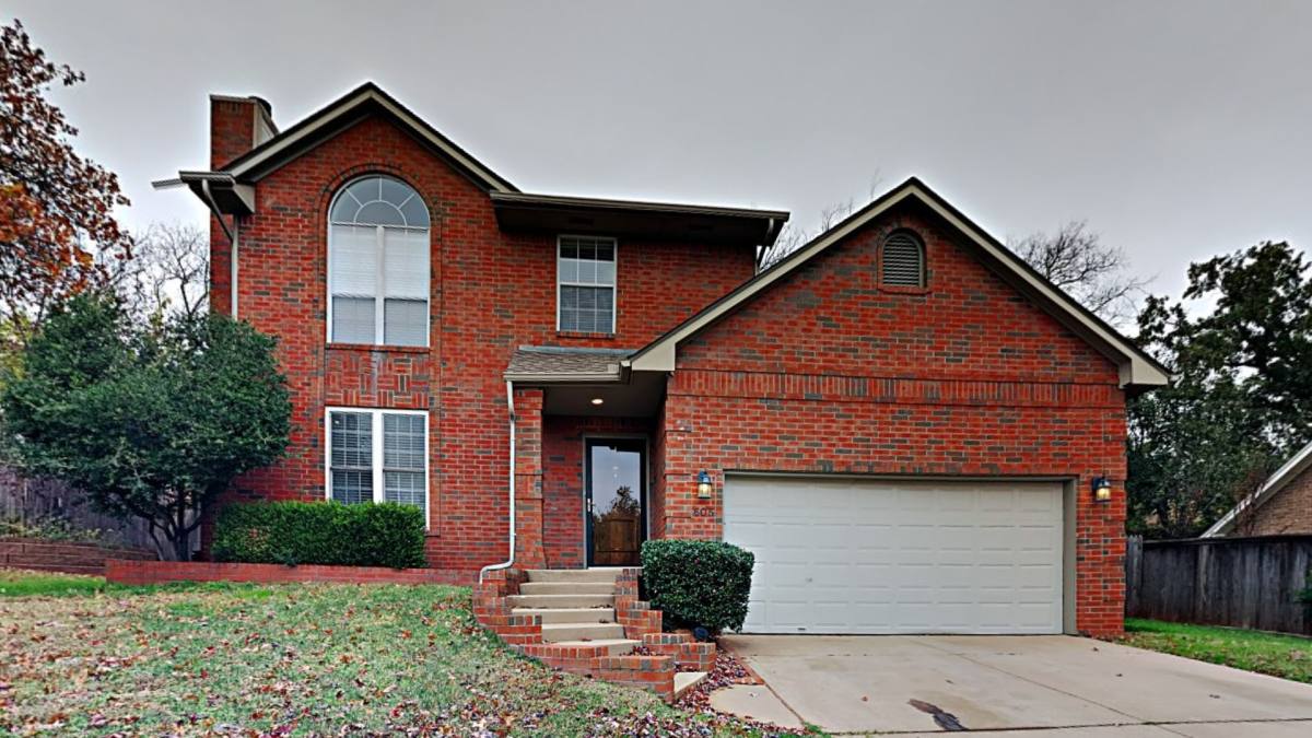 House for rent at 605 Knights Bridge Rd, Edmond, OK 73034