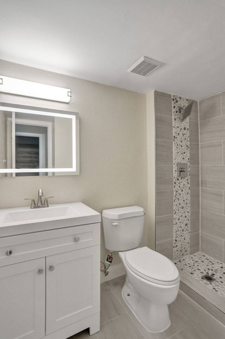 Apartment for rent at 4205 N University Dr, Fort Lauderdale, FL 33351