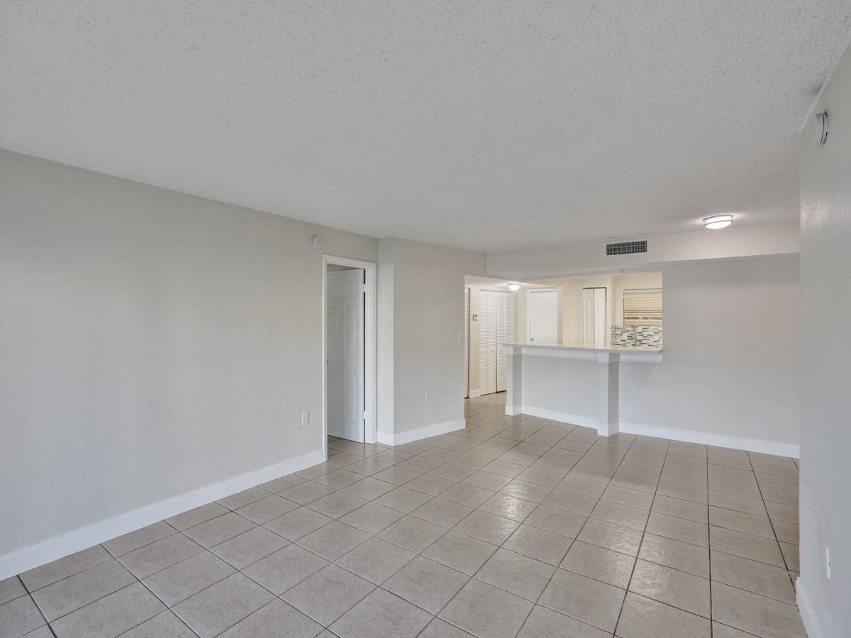 Apartment for rent at 4205 N University Dr, Fort Lauderdale, FL 33351