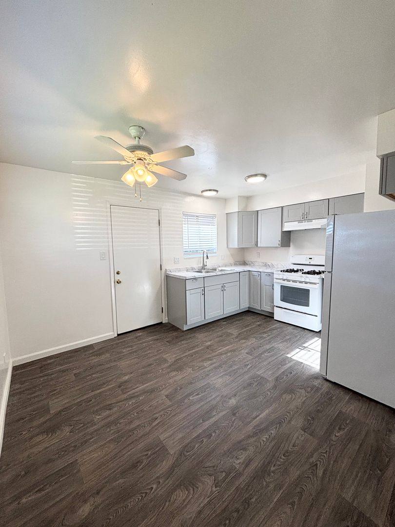 Apartment for rent at 320 & 324 E Pine Ave, Lompoc, CA 93436