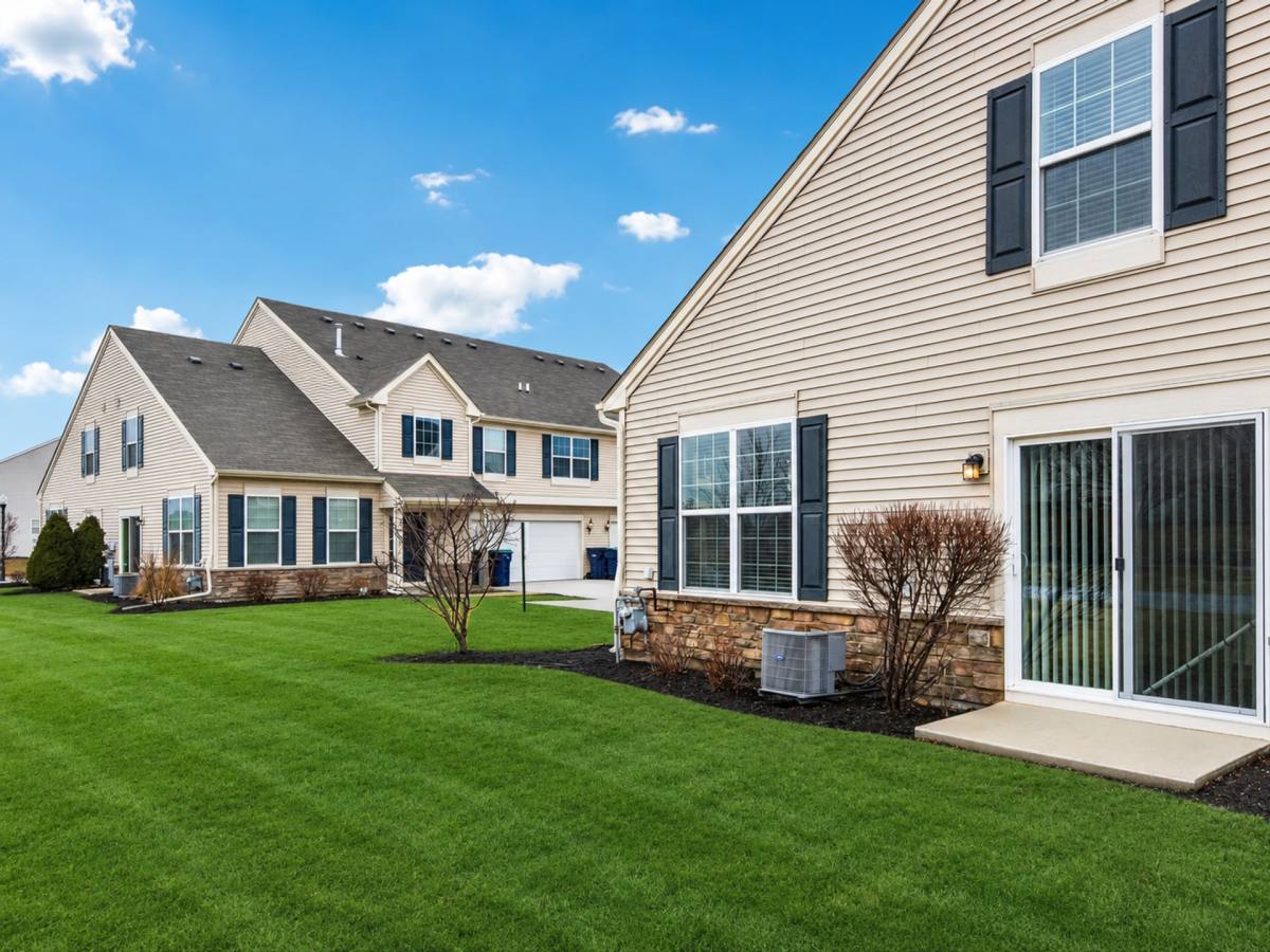 Townhouse for rent at 4962 Bennett St, Matteson, IL 60443