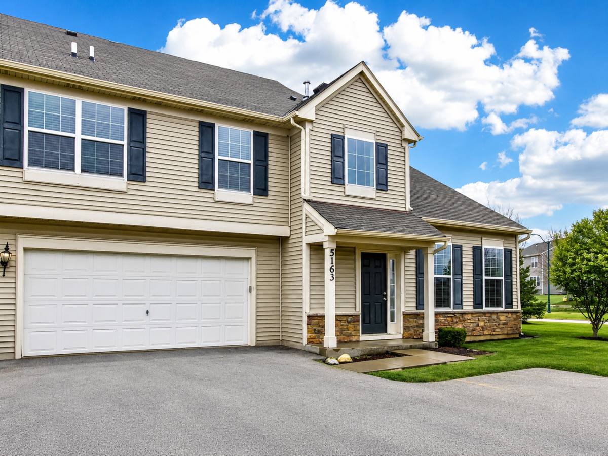 Townhouse for rent at 4962 Bennett St, Matteson, IL 60443