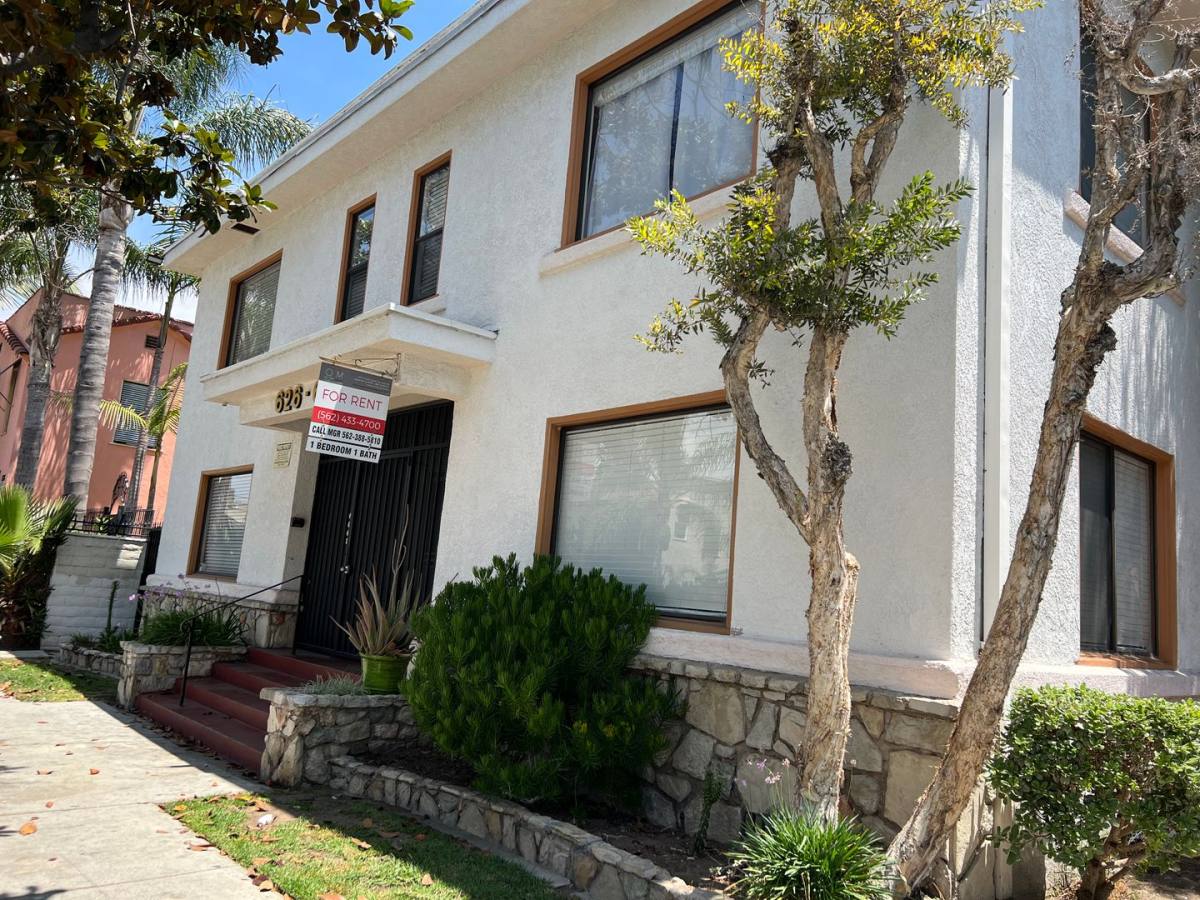 Apartment for rent at 626-632 1 2 Linden Ave, Long Beach, CA 90802