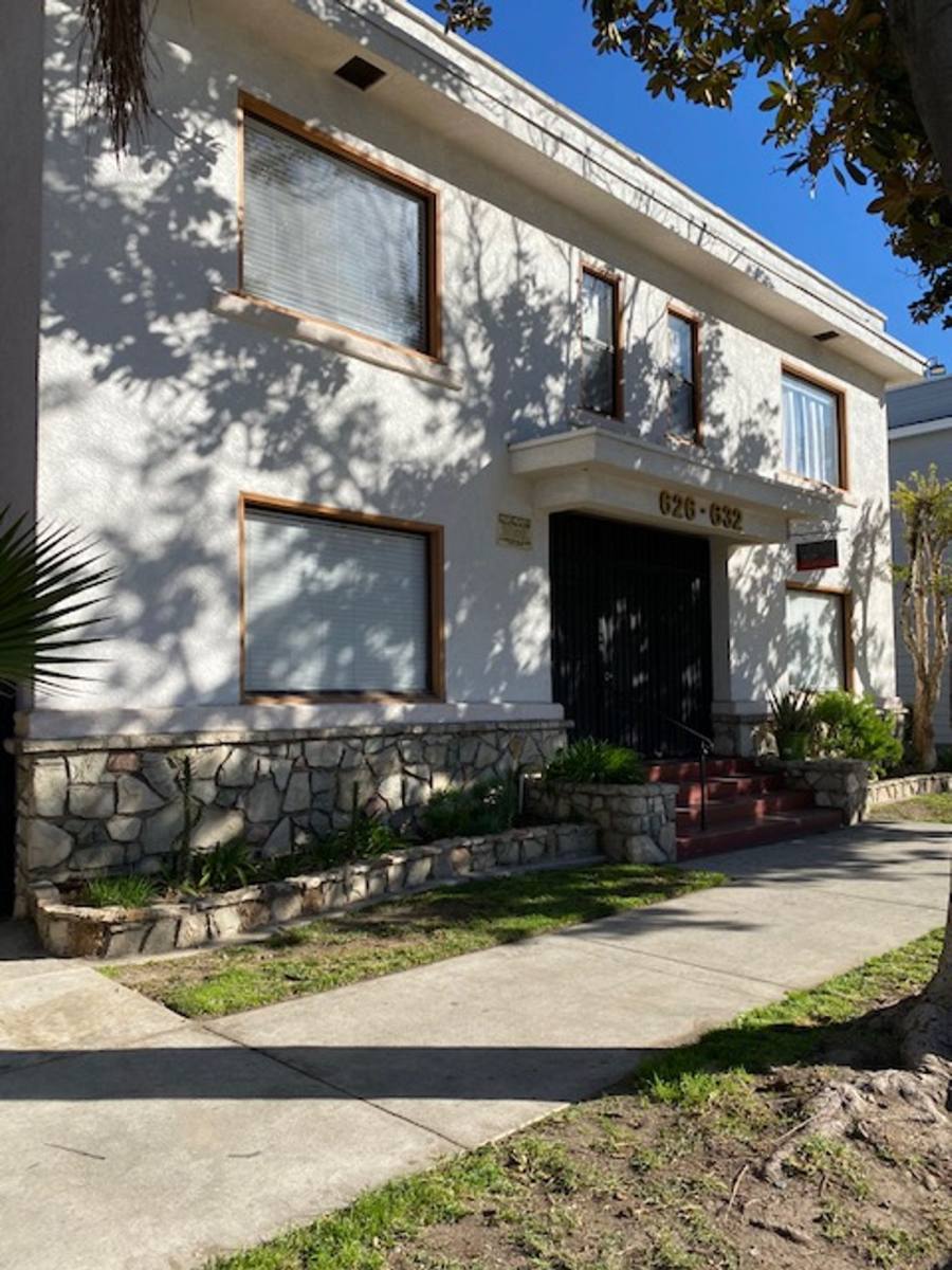 Apartment for rent at 626-632 1 2 Linden Ave, Long Beach, CA 90802