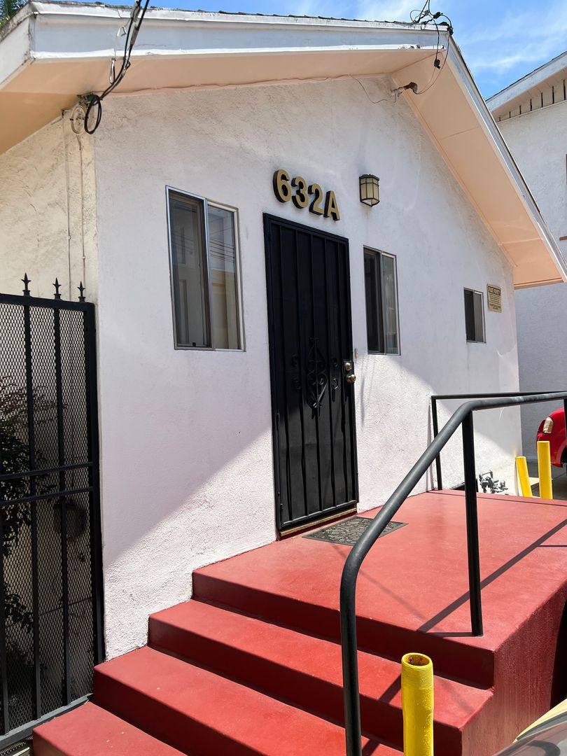 Apartment for rent at 626-632 1 2 Linden Ave, Long Beach, CA 90802