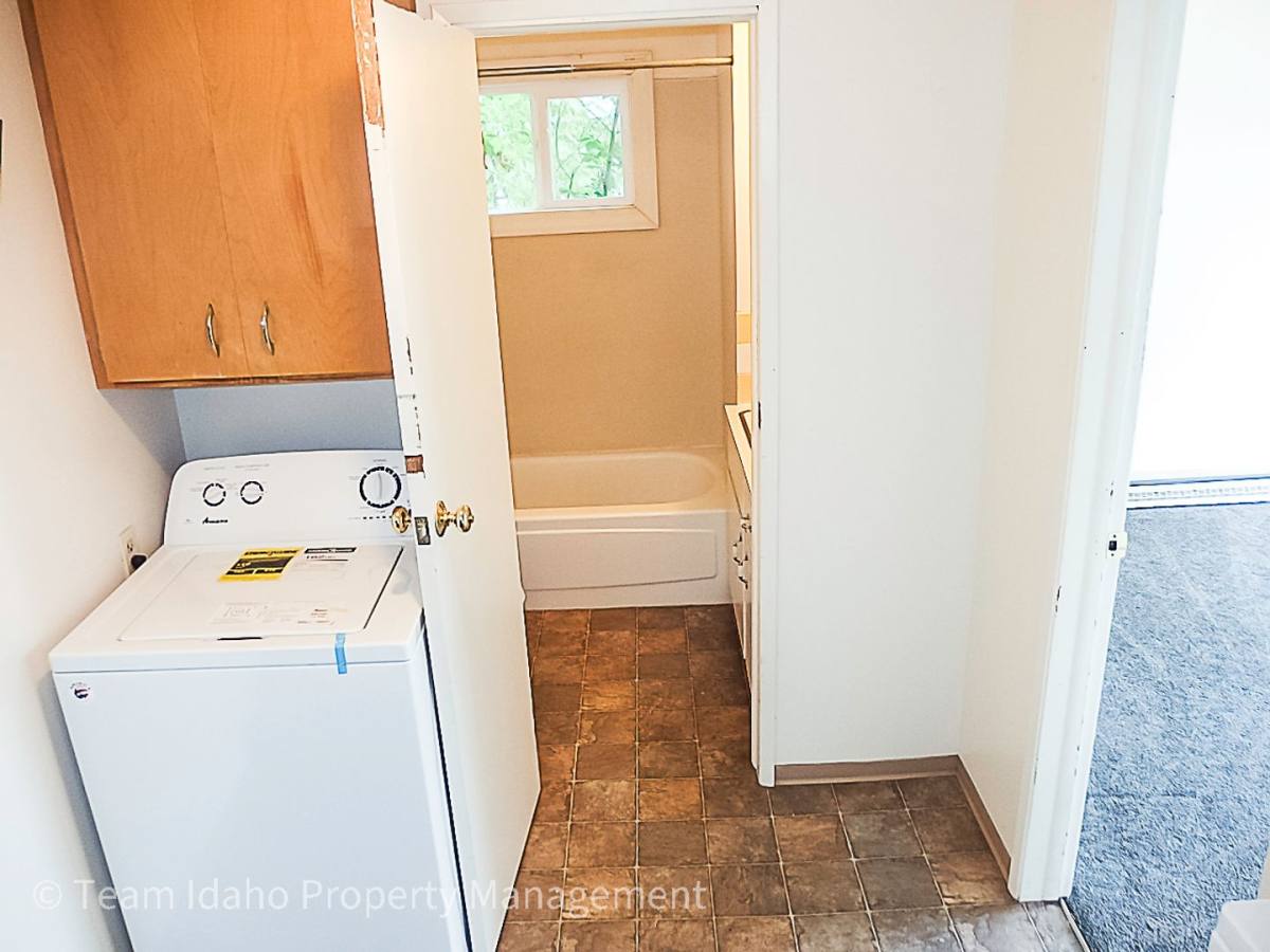 Apartment for rent at 443 445 N Van Buren, Moscow, ID 83843
