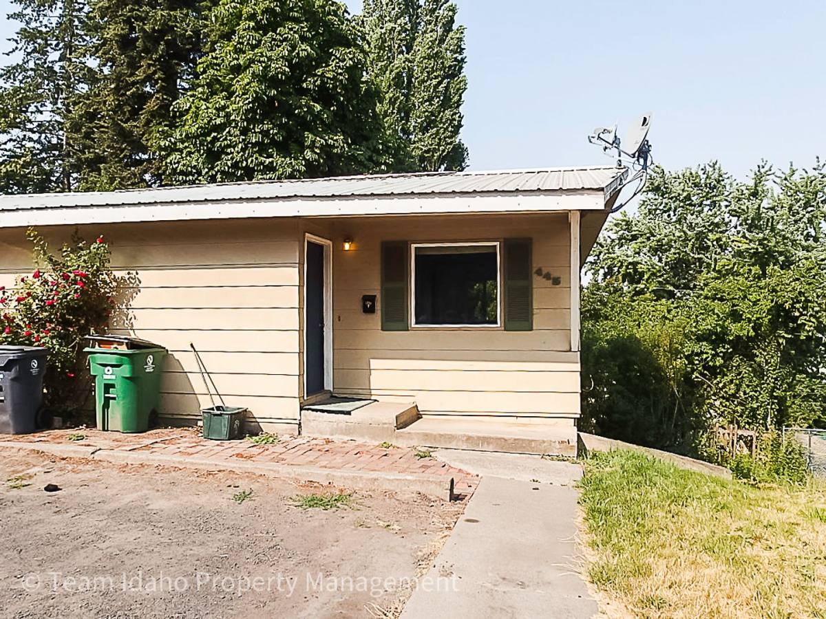 Apartment for rent at 443 445 N Van Buren, Moscow, ID 83843