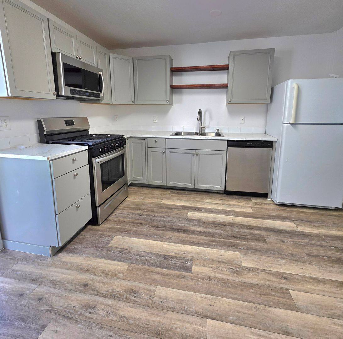 House for rent at 1123 Hawthorne Ave, Redding, CA 96002
