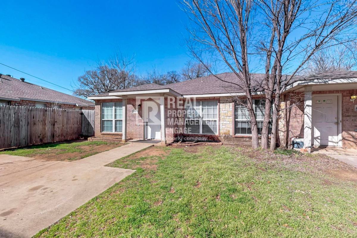 Apartment for rent at 404 Truman St, Arlington, TX 76011