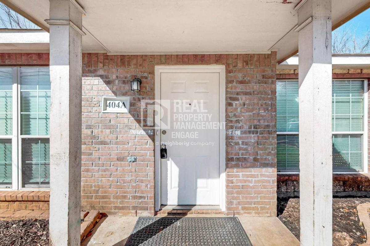 Apartment for rent at 404 Truman St, Arlington, TX 76011