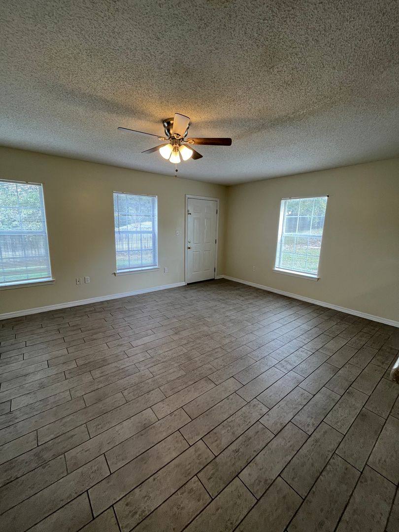 House for rent at 204 Johnson Court, Crestview, FL 32536