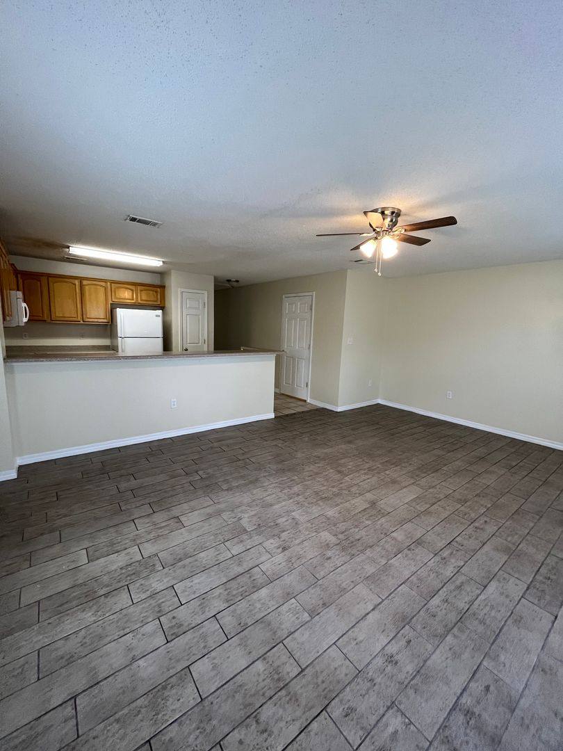 House for rent at 204 Johnson Court, Crestview, FL 32536