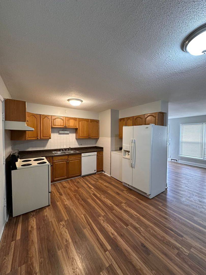 House for rent at 6904 Longview Rd, Kansas City, MO 64134