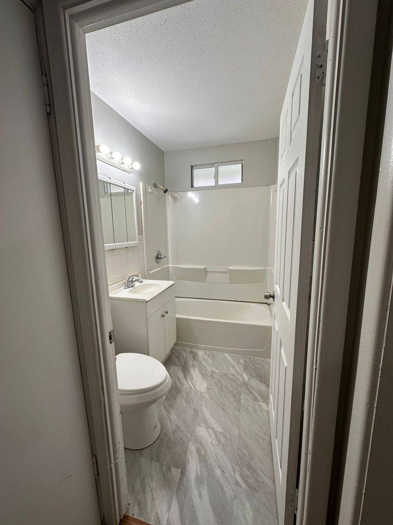 House for rent at 6904 Longview Rd, Kansas City, MO 64134