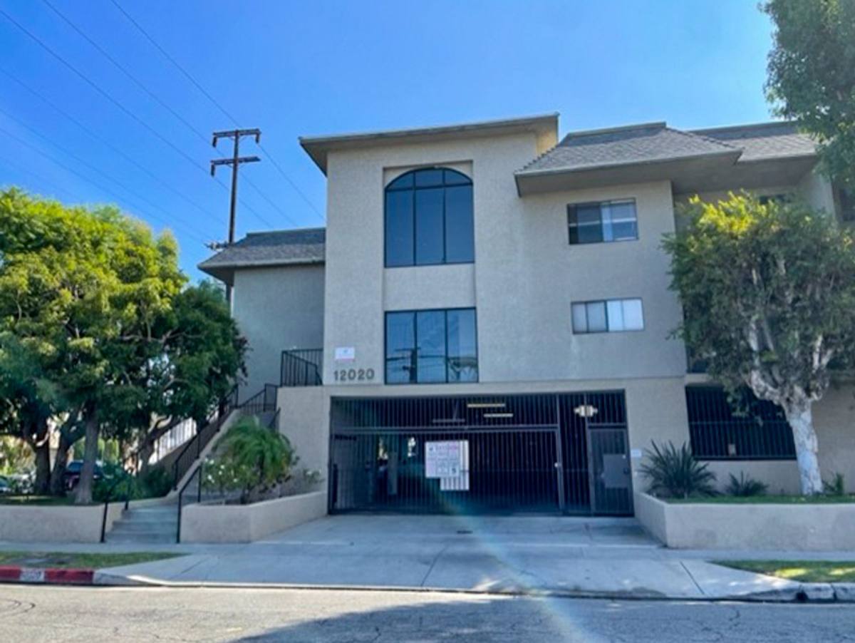 Apartment for rent at 12020 Grevillea Ave, Hawthorne, CA 90250