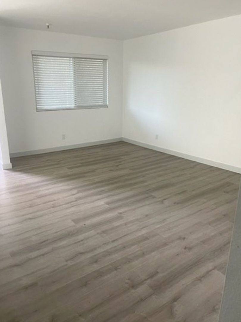 Apartment for rent at 12020 Grevillea Ave, Hawthorne, CA 90250