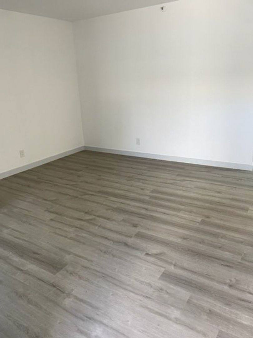 Apartment for rent at 12020 Grevillea Ave, Hawthorne, CA 90250