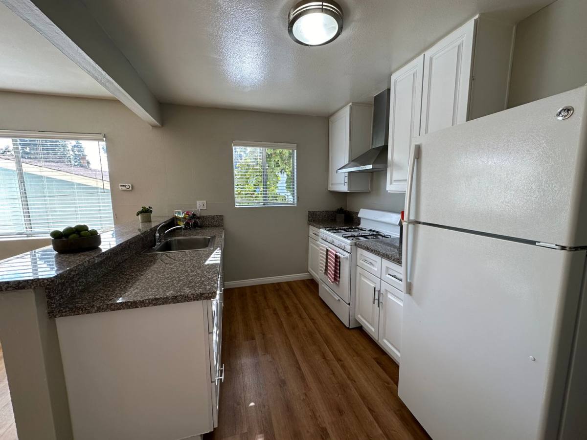 Apartment for rent at 521 S Granada Ave, Alhambra, CA 91801
