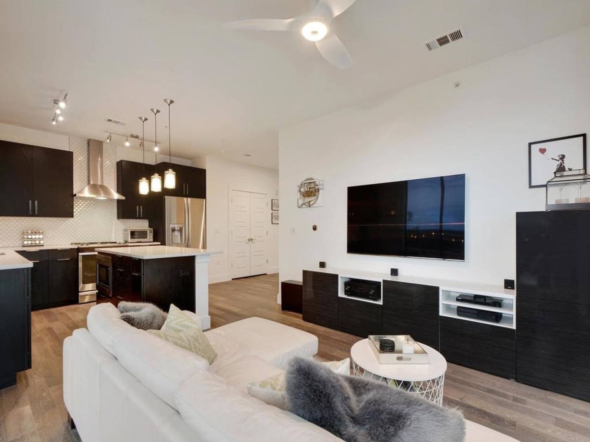 Apartment for rent at 1615 E 7th St, Austin, TX 78702