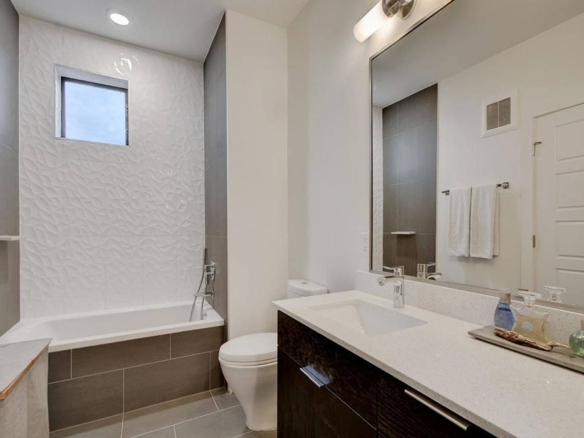 Apartment for rent at 1615 E 7th St, Austin, TX 78702
